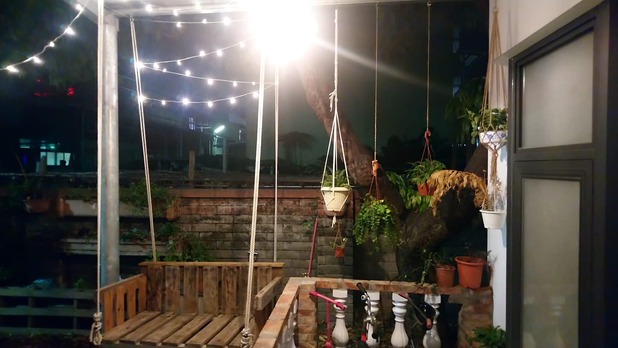 我和先生陳彥璋看過不下數十間公寓、透天，最後竟誤打