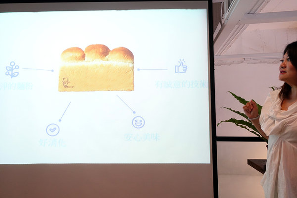 哈肯舖淨生吐司、桑葚優格吐司，使用聯華潔淨認證麵粉，成分天然、八大無添加，嚴選好食材低溫發酵手感烘焙，安心美味的生吐司