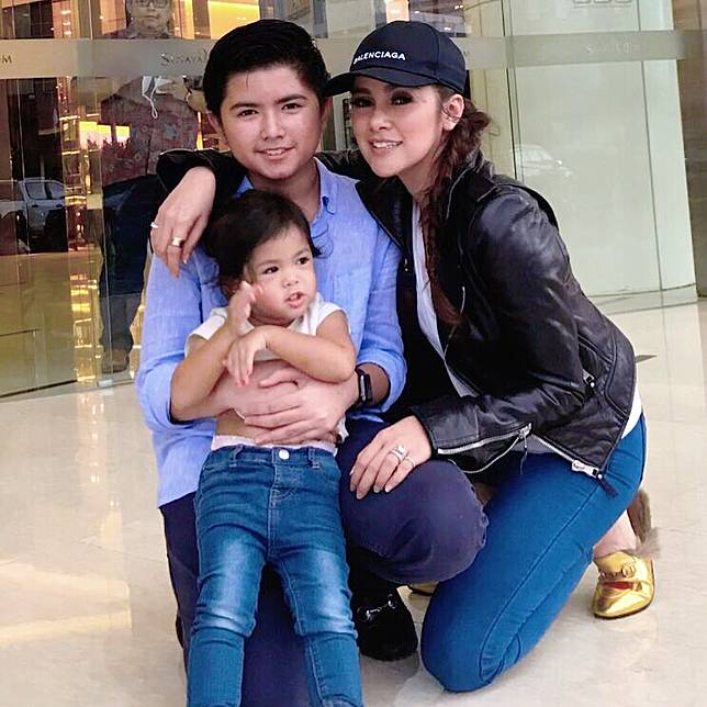 10 Potret Ganteng Sean, Anak Olla Ramlan yang Kini Beranjak ABG