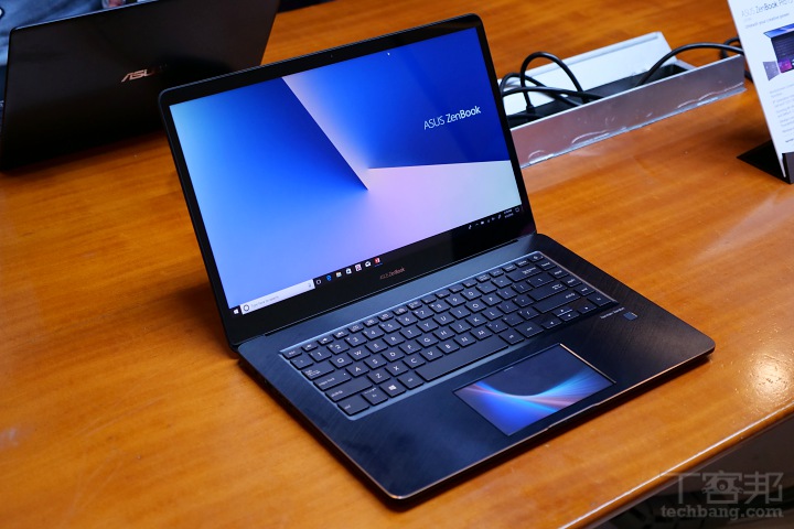 Asus 推出雙螢幕筆電 ZenBook Pro，觸控板「ScreenPad」變成你的第二個螢幕