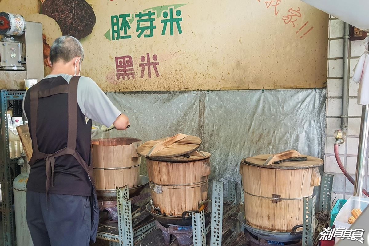 50元內搞定！台中６排隊高CP值早餐：免費加爆蔥花、30元阿婆炒麵、粉漿蛋餅