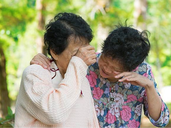 遺產像是一把刀 讓我們四兄妹互相殘殺 一個故事告訴我們 千萬別留錢給孩子