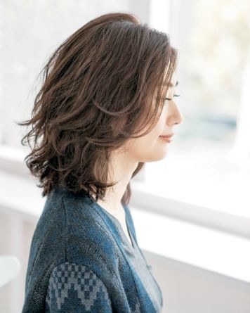 40代の毎日ヘアスタイル 海が似合う軽やかミディアム