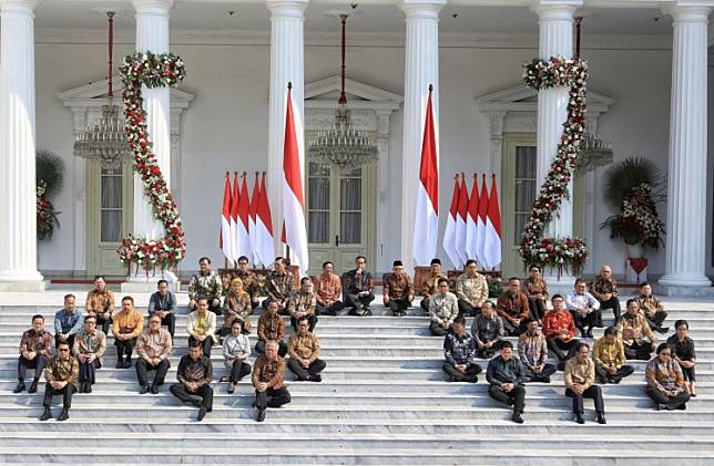 'Work Fast, Work Hard,' Jokowi Conveys Hopes For His New Cabinet Members