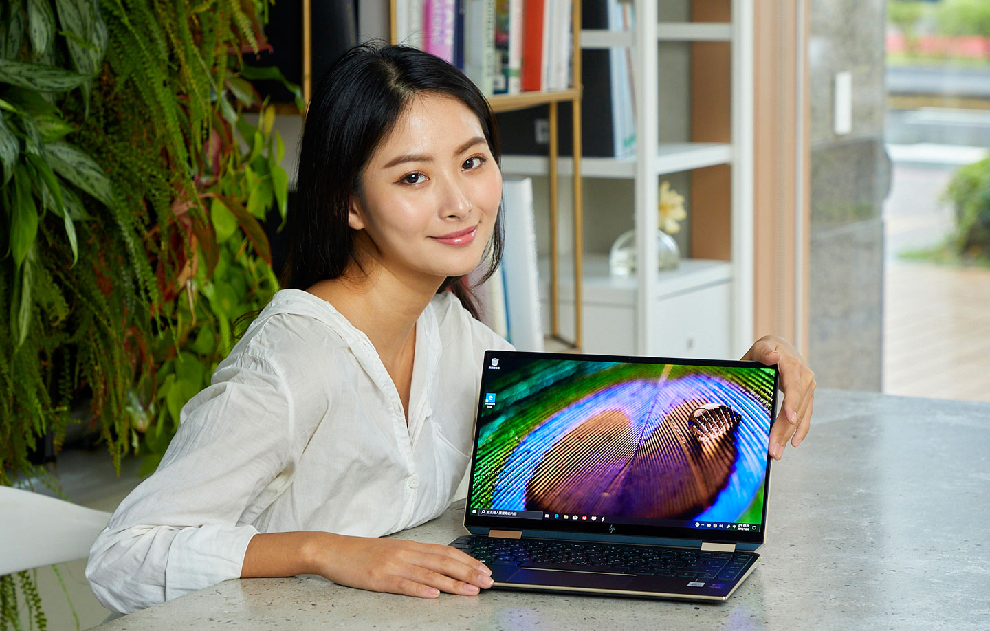 極致輕薄且兼具高階硬體規格的 HP Spectre x360 Conv13，更擁有精品級的外觀設計，可說是 Ultrabook 類產品中的頂級旗艦。