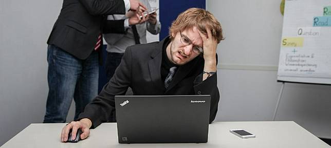  上出病來！上班族才懂的超厭世「職業病」TOP10