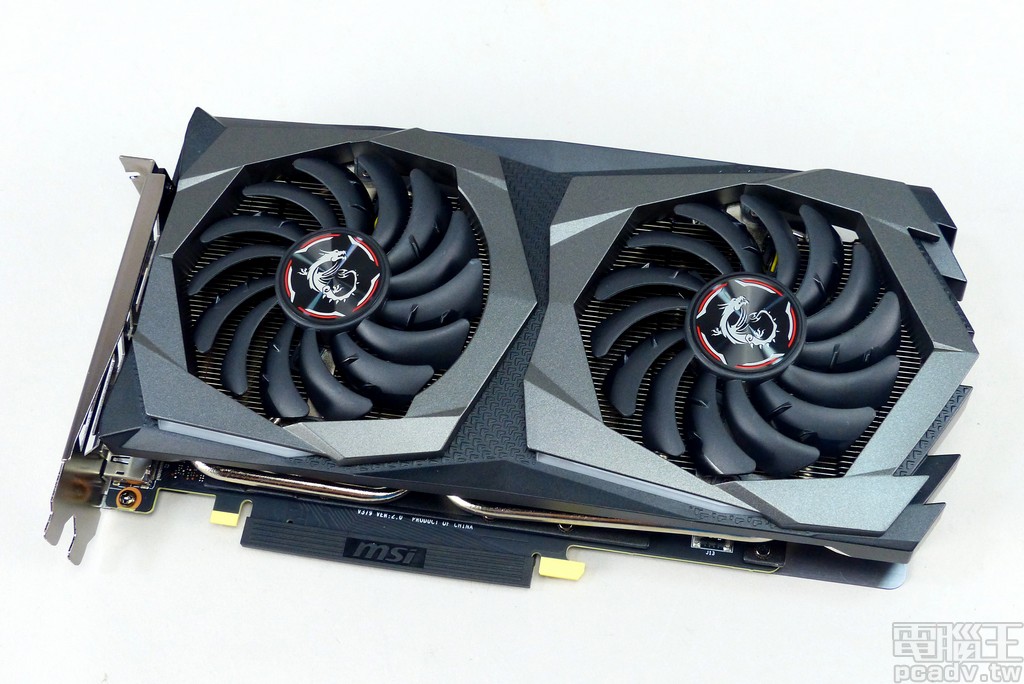 GeForce GTX 1660 Gaming X 6G 顯示卡，由於散熱器造型蓋突出的關係，需佔去 3 個介面卡擴充槽位