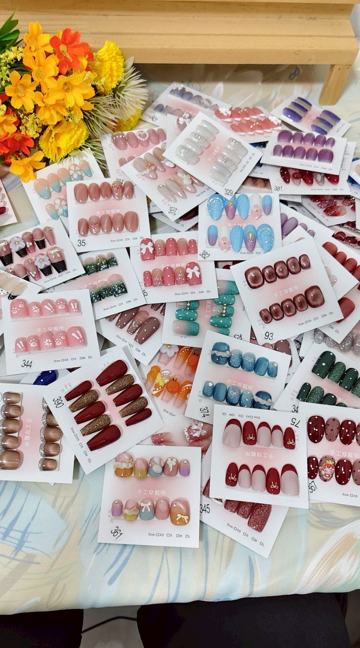 เล็บเจลปลอมสำเร็จรูป by siri siri nail