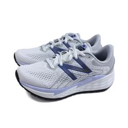 ◎產地:越南|◎退換貨免運|◎品牌:NewBalance紐巴倫品牌定位:運動品牌適用性別:女生款式:慢跑鞋尺寸:23cm,23.5cm,24cm,24.5cm,25cm版型:正常顏色:白色系,灰色系