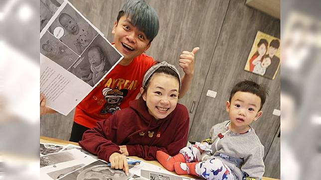 蔡阿嘎一家三口感情很好，老婆還懷了老二蔡波能 (圖／翻攝自Youtube)