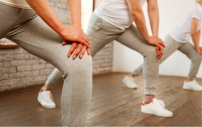 膝關節僵硬～5個運動幫助恢復柔軟度