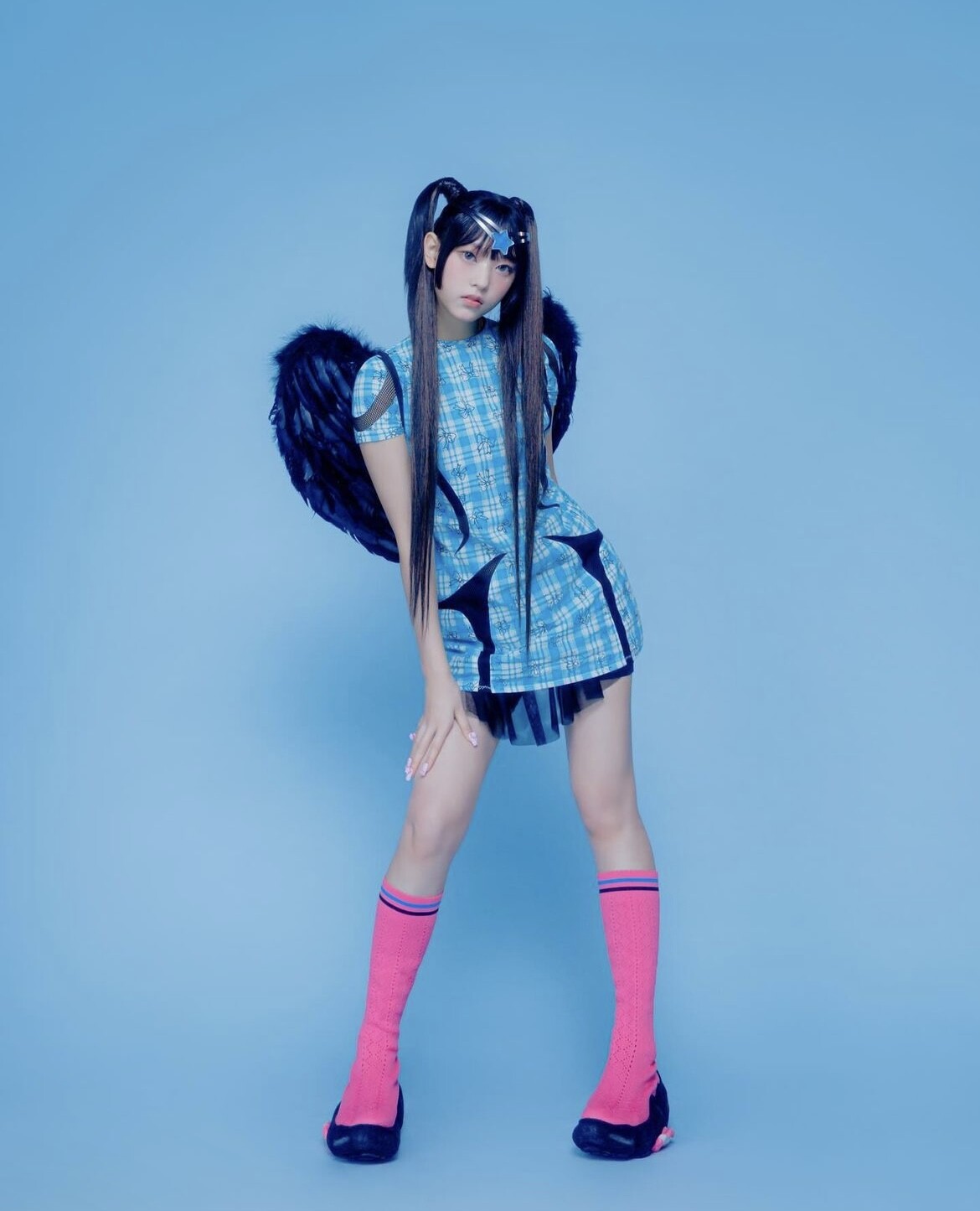 NewJeans登美國跨年特別節目！Y2K個性少女VS美式校園甜妹妝造超強，這款髮飾太酷啦！