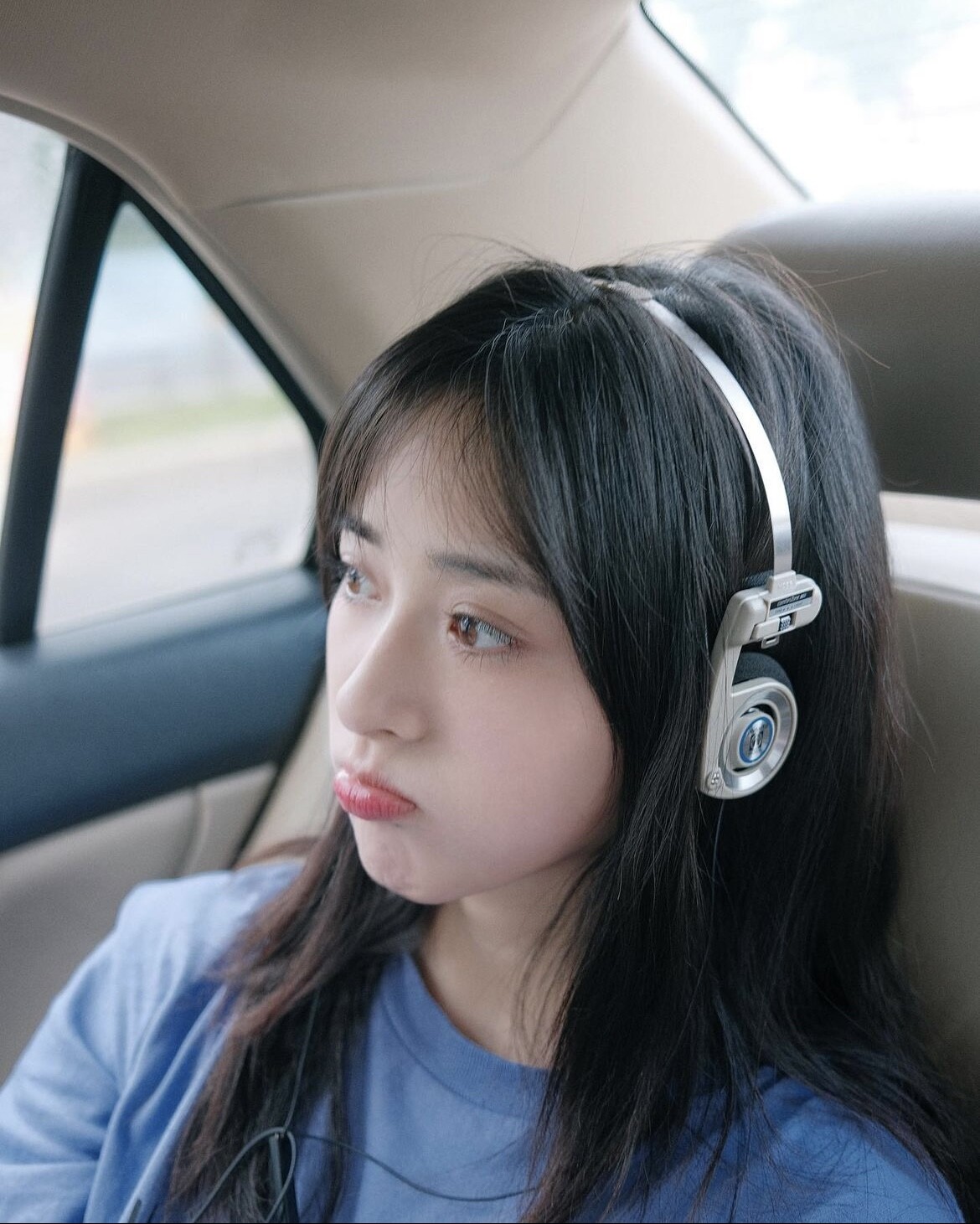 「沈月」的元氣少女感拍照教學：跟著沈月拍出自然又上鏡的美照！