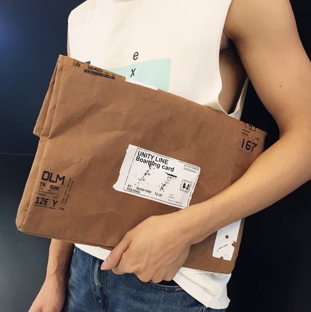 韓國 正品 牛皮 紙袋 代購 手拿包 絕對不撞包 回頭率超高。人氣店家FINDSENSE服飾的【包包】後背包/側背包/手提有最棒的商品。快到日本NO.1的Rakuten樂天市場的安全環境中盡情網路購物