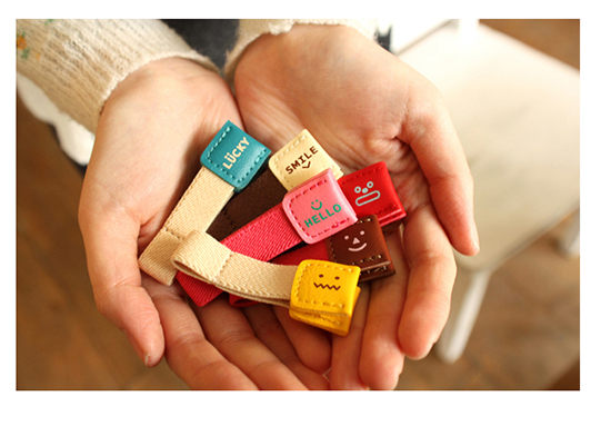 商品介紹 商品內容 ▪韓國表情集線器 x2 注意事項 ‧ 網路購物享有七天鑑賞期，如有不當使用及破壞產品及其包裝等異常使用情形，恕不提供退換貨。 ‧ 新品不良都可免費換新，請消費者於七日內盡速測試產品