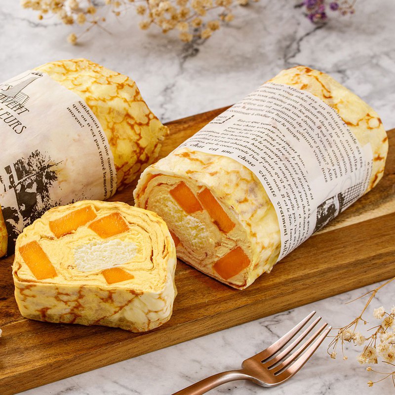 當季富有充足香氣的愛文芒果餅搭配主廚手工特調內餡，濃厚的蛋香與綿密蛋糕體相互融合，甜蜜柔滑的滋味在口中慢慢化開~令人著迷的美好滋味。