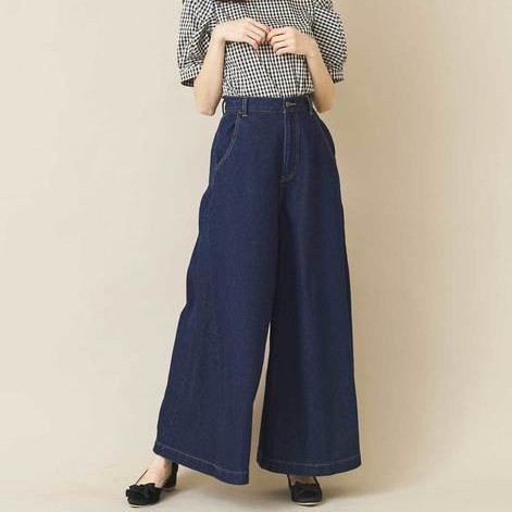 S: 腰圍 62cm 臀圍 105cm素材: 棉 100%牛仔布寬褲，褲管很寬的設計，休閒甜美又百搭。【鑑賞期及退貨注意事項】1.商城提供15天鑑賞期 (含例假日，此為考慮期並非試用期)，如留有污漬、磨損、配件不全或經拆封、使用、以致缺乏完整性即失去再販售價值時，恕無法退貨。2.因電腦解析度及螢幕等問題會有色差差異，以收到的商品實品為準。3.下單前欲確認貨量及任何問題歡迎使用聊聊洽詢。