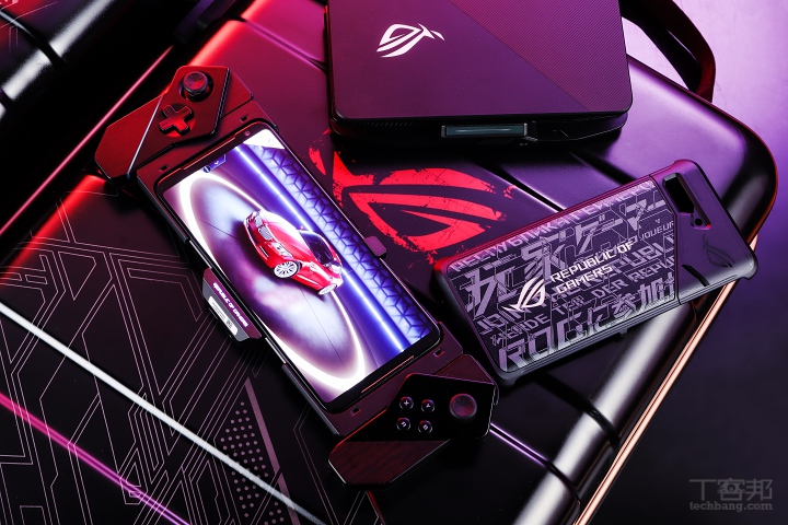 ROG Phone 2 開箱！全配件介紹 + 21 小時超長續航跑分測試