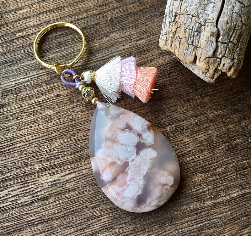 萬元的櫻花瑪瑙鐲都可能有小晶洞痕，百元小品很難要求到完美無瑕，如果您會介意小凹痕、一定要表面完美無瑕，那麼不建議購買喔。