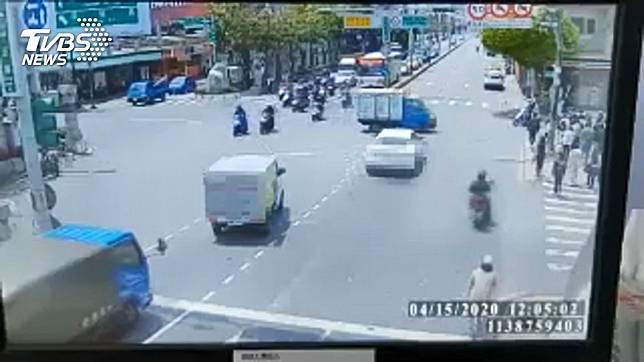 6百萬瑪莎拉蒂載女友！　輔大男撞闖燈貨車