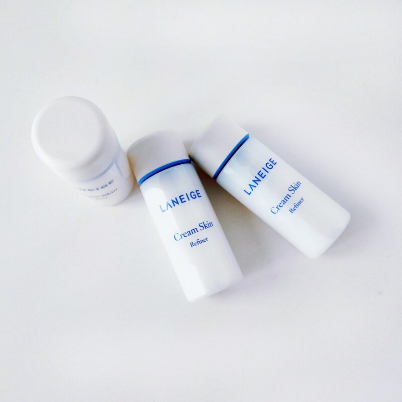 將化妝水中添加保濕乳霜，質地清爽、不粘膩，不含酒精、適用各種膚質。