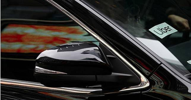 Uber搭7分鐘與司機起爭執！　客給「1顆星」卻被收4千元