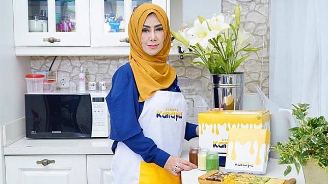 Amy Qanita Buka Bisnis Kue, Desain Box Bandung Kanaya Ini Mirip Wadah Lipstick Kylie Jenner?