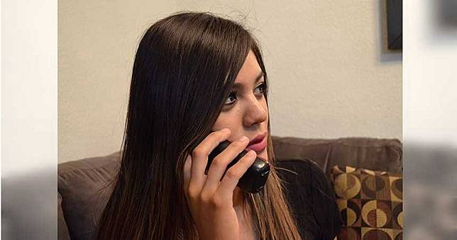 噁男磨蹭女同事話筒　「打白醬」到咖啡杯她一口喝下崩潰