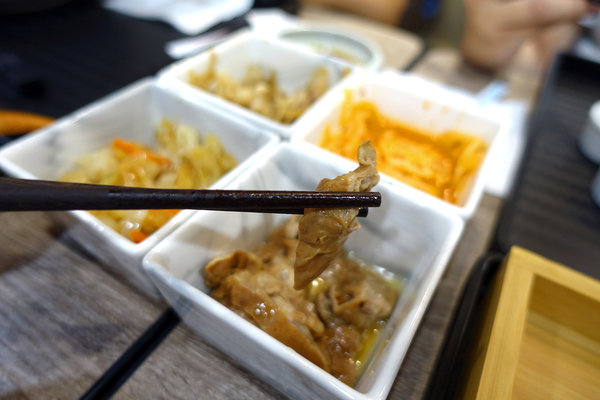 台灣郎正宗牛肉麵-松江南京站好吃牛肉麵，清燉/紅燒/蕃茄/咖哩牛肉麵、油潑抄手麵、手工水餃，中山區牛肉麵推薦(附台灣郎正宗牛肉麵菜單)