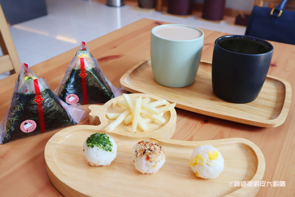 新竹竹北早餐推薦必吃！米八手作飯糰，比超商御飯糰還要大兩倍的巨無霸三角飯糰