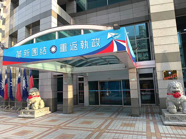 國民黨中央助選團光復節誓師，「忍痛割愛」管中閔