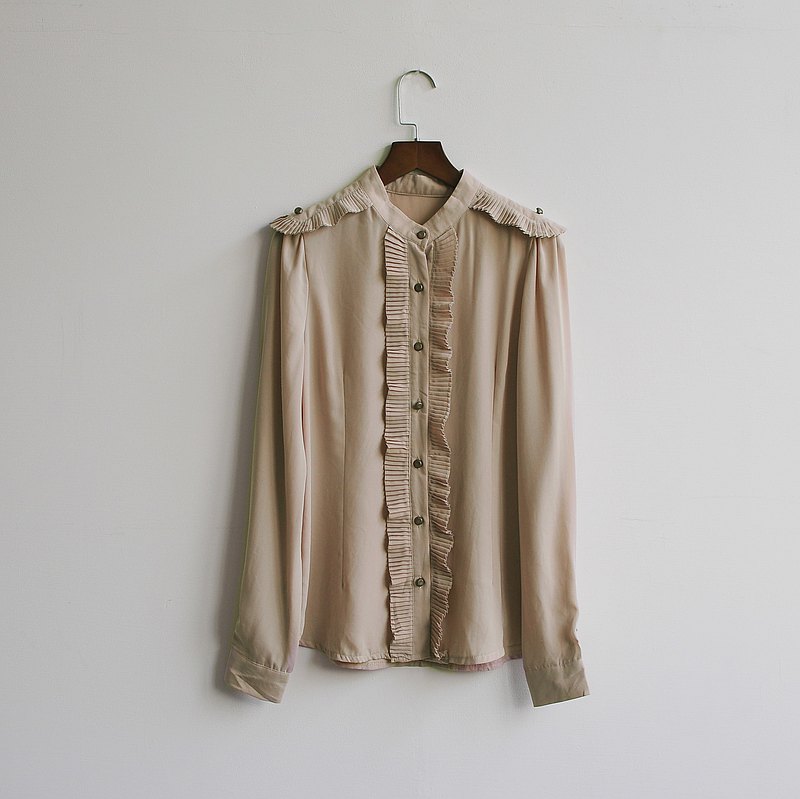 蛋植物嚴選古著襯衫，夏天單穿、冬天搭配毛衣外套，一年四季都方便著用！有別於現代成衣的精細做工，古著初學者的入門首選單品！