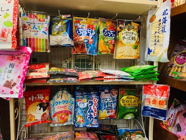 倪倪愛旅遊－『台中購物商圈推薦』台中在地人後花園小歐洲，綠意盎然異國購物散策－台中市大隆路商圈日韓、歐美私貨精品挖寶直擊分享