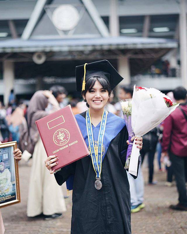 Tertunda Karena Nikah, 6 Seleb Ini Akhirnya Sukses Selesaikan Kuliah