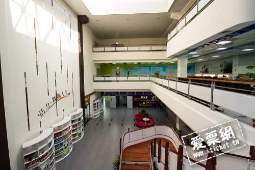 『港香蘭』一步一腳印的樸實精神以及廣納百川的開闊思維，承襲專注本業的經營深度與融合多元的格局氣度，持續書寫歷史新頁，成就了「港香蘭-啟於自然表裡非凡」的百年傳承。這就是港香蘭成立「綠色健康知識館」的宗