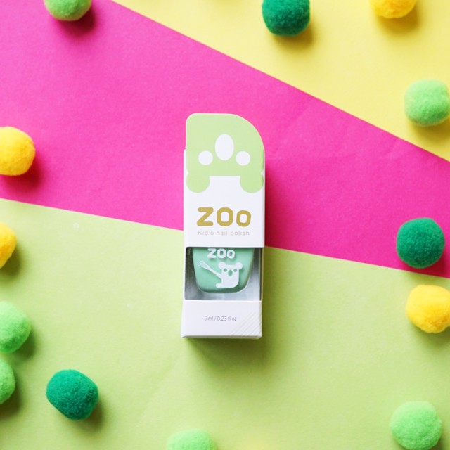 像拋棄式眼鏡一樣，乾淨方便！✔️ 小巧瓶身。小手更好握！搭配彈性刷毛，少刷痕，色彩更均勻！✔️ 色彩啟蒙。多色搭配更有創意，不同玩法更有趣！✔️ 動物園主題。與可愛動物一起玩指彩，留下珍貴童年回憶！＊