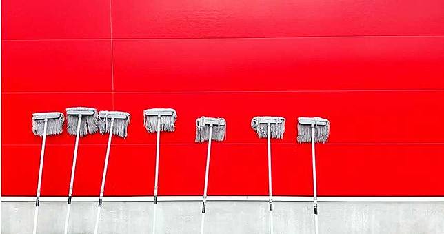 天才同事「 75%酒精+水」拖地…網友急勸退：會上社會版