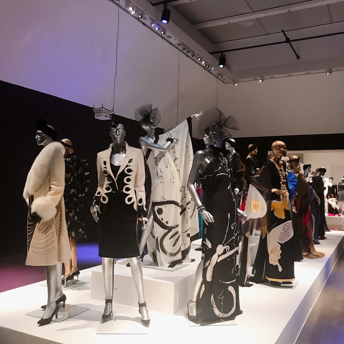 94歳を迎えた森英恵 シャネルのサロンを訪れた初めての東洋人 情熱で突き進んだ人生の知られざる一面