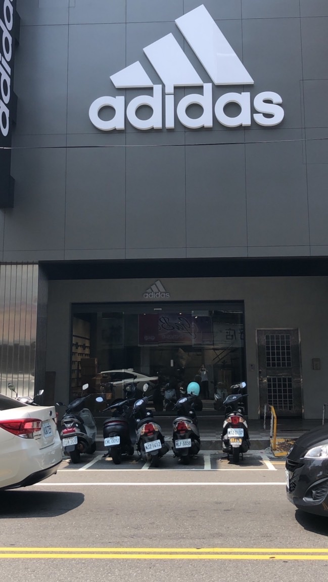 享通彰化Adidas愛迪達專賣店