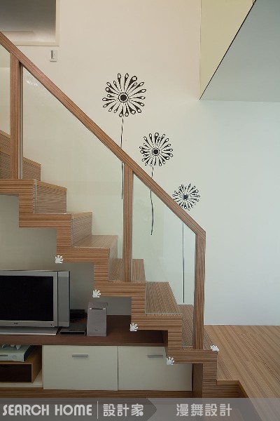 照過來！素顏牆壁變超正美眉