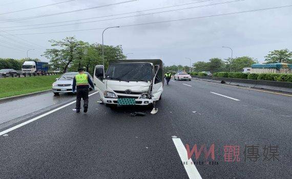 國道1號中山南下北斗路段三車追撞事故 破壞車體將三人送醫 觀傳媒 Line Today 1679