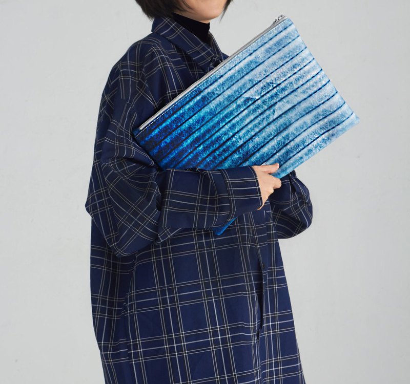 用於13英寸macbook的離合器袋由再生纖維塑料廢瓶製成。