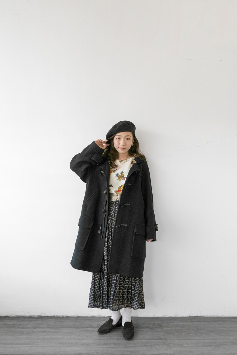 made in England 100% Wool 肩寬：40 cm 胸寬：56.5 cm 袖長：68 cm 衣長：91.5 cm