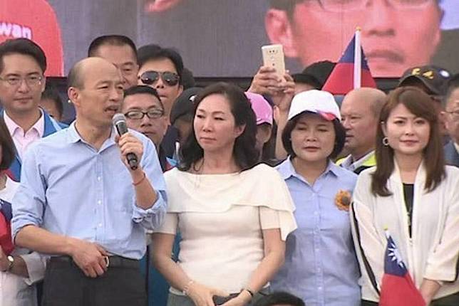 砂石案誰對誰錯？韓選情告急 李佳芬首露面哽咽怨「政治抹黑」