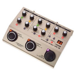 凱傑樂器 BOSS VE-8 Acoustic Singer 人聲 木吉他效果器緊湊，一體化前置放大器和效果解決方案，為演奏吉他的歌手撥號豐富，複雜的BOSS聲音處理與簡單，直觀的控制錄音室質量的聲音