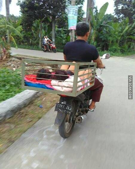 7 Foto Lucu 'Sisa Lebaran' Ini Dijamin Bikin Kamu Semangat Kerja Lagi