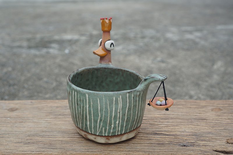 用於仙人掌，肉質植物，盆景或小型植物等小型植物的懸掛式雞蛋罐。手工陶瓷作品手工成型