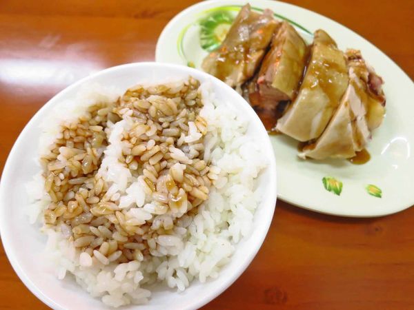 【蘆洲美食】好吃雞肉飯-１碗只要１０元超香的雞油飯