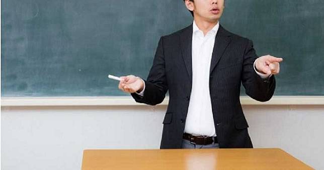 全班面前叫男同學「許勃雞」！班導師狂笑帶頭霸凌　悽慘下場曝光