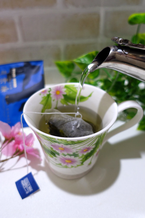 冷泡茶包推薦-新寶順茶行台灣烏龍清香茶，好喝台灣冷泡茶包，一袋一路冷泡茶，無農藥殘留、無添加玉米纖維茶包袋